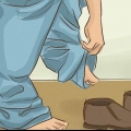 Usando um banheiro de agachamento