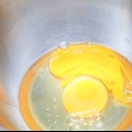 Fazendo uma omelete de queijo