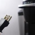 Limpando uma cafeteira keurig com vinagre