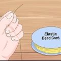 Fazendo uma pulseira de miçangas