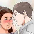Abraçando uma garota