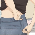 Pegando jeans pela cintura