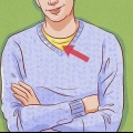 Vestindo um suéter (para homens)