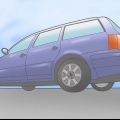 Verificando um carro usado antes de comprá-lo