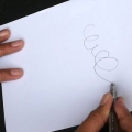 Obtendo uma caneta esferográfica seca escrevendo novamente