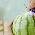 Fazendo uma melancia com vodka