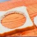 Fazendo ovos em uma cesta