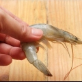 Limpeza de camarão