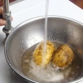 Armazenar batatas descascadas