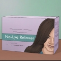 Usando relaxante de cabelo