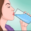 Fazendo o som de uma gota d'água com a boca