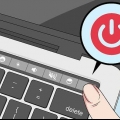 Limpando o teclado de um macbook pro