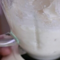 Fazendo sorvete com leite no liquidificador