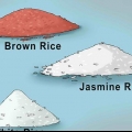 Lave o rosto com água de arroz