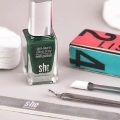 Dando-se uma manicure