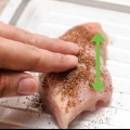 Assar peito de frango no forno