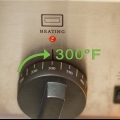 Preparando um bife no forno