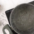 Prepare o macarrão e o queijo kraft