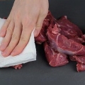 Prepare costeletas de cordeiro