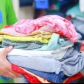 Remova os odores corporais das roupas