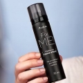Usando spray fixador de maquiagem