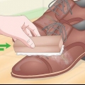Consertando sapatos de couro rachados