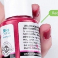 Misturando tinta para obter a cor rosa