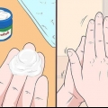 Aplicando o vick vaporub