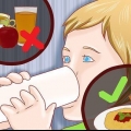 Fazendo um bebê com febre se sentir melhor