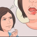 Obtendo um piercing no lábio