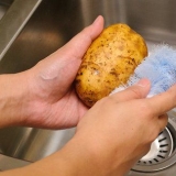 Cozinhar batatas na panela de pressão