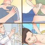 Aplicando acupressão para dor nas costas