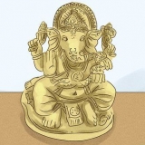 Orando ao deus hindu ganesha