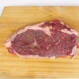 Finalizando o bife no forno
