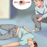 Aplicando a massagem cardiopulmonar