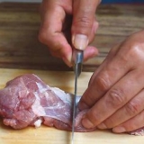 Verifique se a carne de porco está cozida