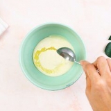 Fazendo creme para clarear a pele