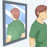 Cortando a parte de trás do seu cabelo
