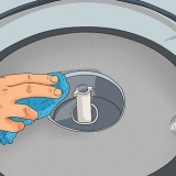 Limpando o ralo de uma máquina de lavar louça