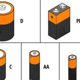 Substituindo as baterias em um alarme de fumaça