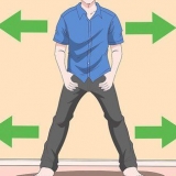 Fazendo o exercício de vácuo abdominal
