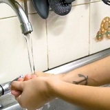 Limpando as narinas dos seus óculos