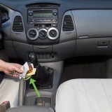 Limpando o tapete do seu carro