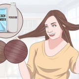 Tingir o cabelo escuro sem descolorir
