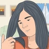 Pintar o cabelo castanho escuro ou preto platinado ou branco
