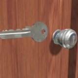 Abrindo uma porta trancada
