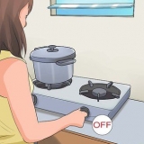 Tratar uma queimadura na mão