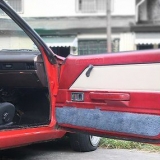 Removendo um painel de porta de um carro