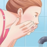 Fazendo uma esfoliação facial simples