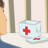 Montando uma caixa de primeiros socorros para casa